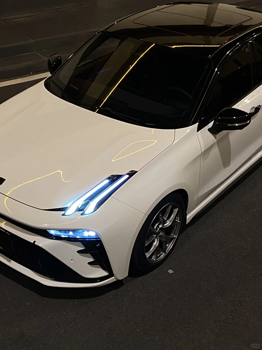 领克03白色 真很优雅