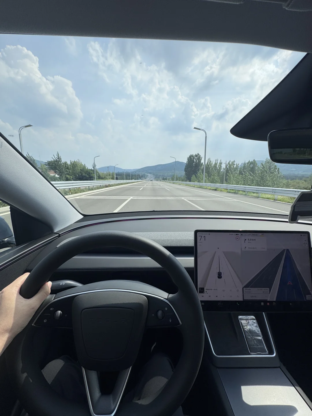 特斯拉基础辅助驾驶，高速毫无压力