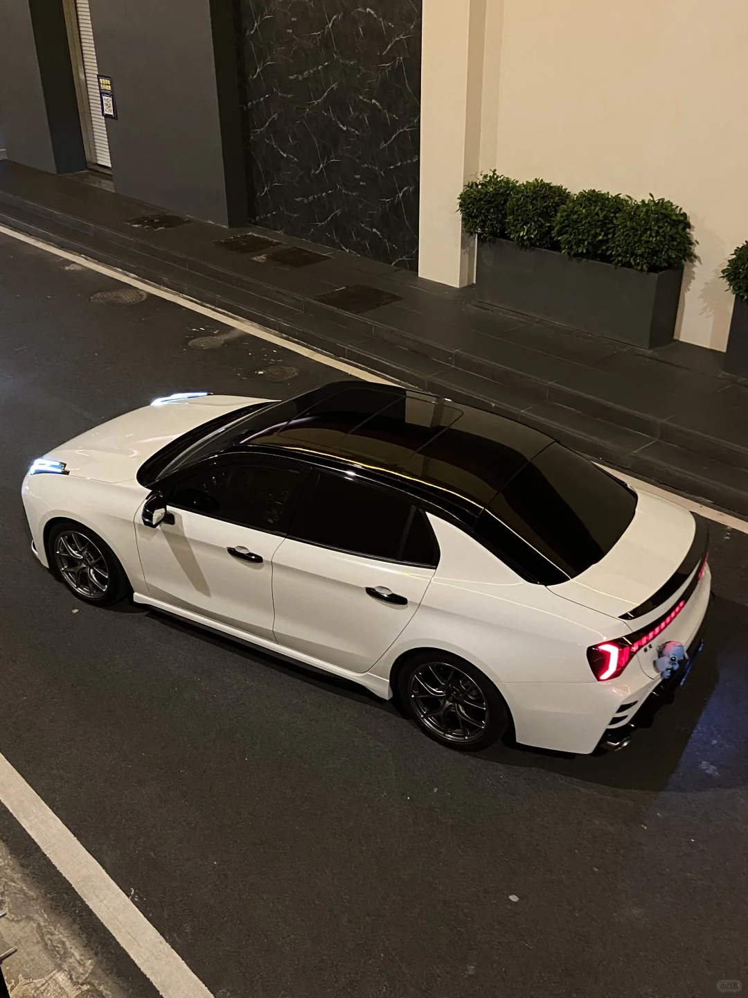 领克03白色 真很优雅