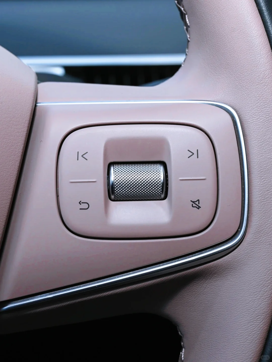 10万级家用纯电轿车，我推荐小鹏MONA M03！