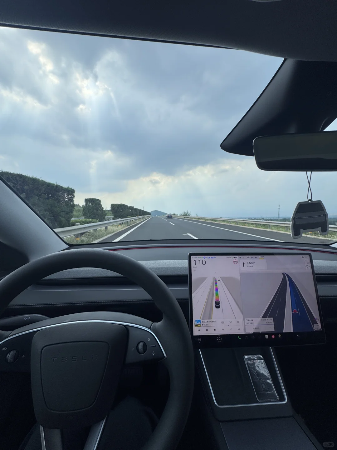 特斯拉基础辅助驾驶，高速毫无压力