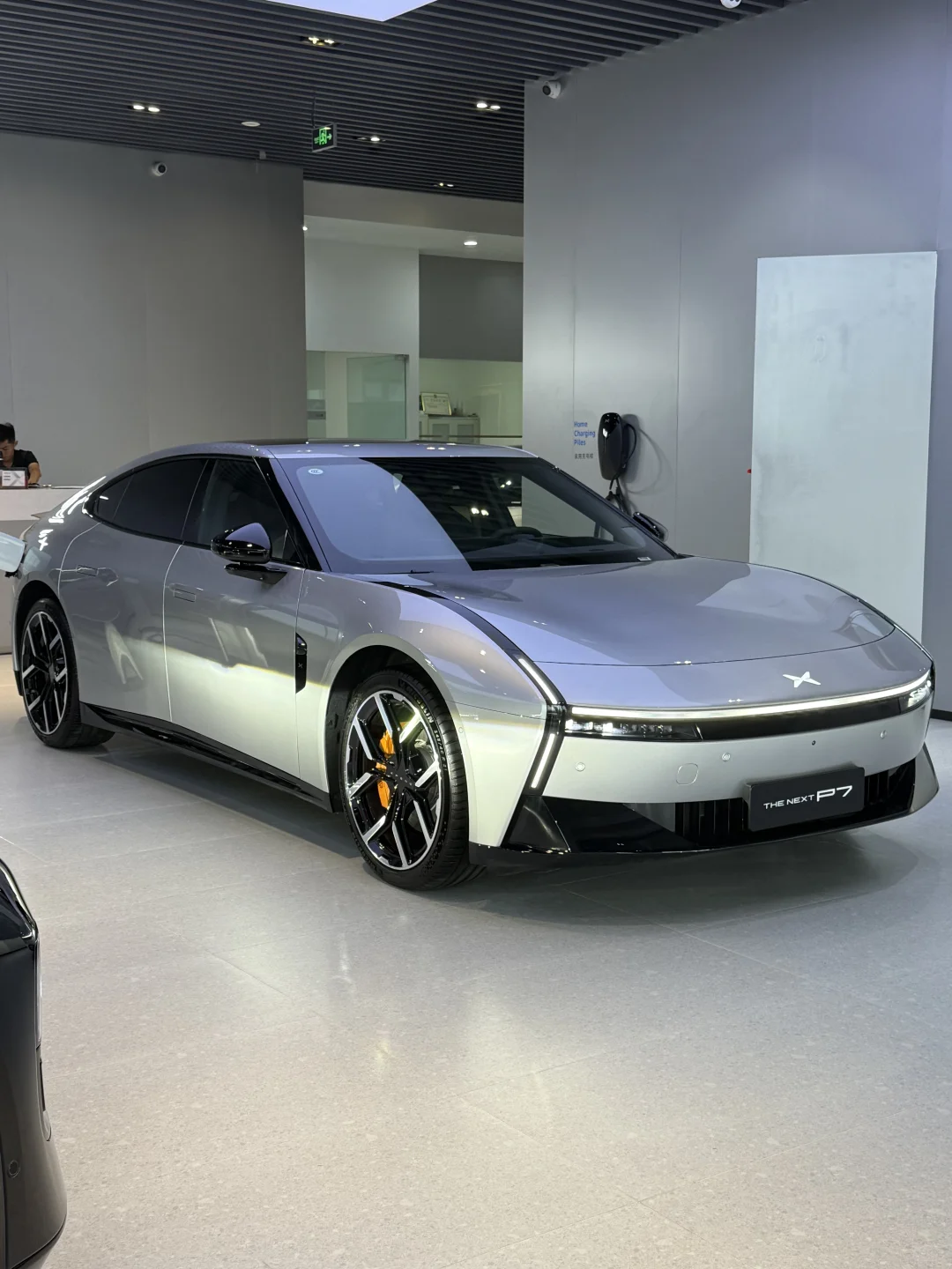 全新小鹏P7实拍｜优雅与科技并存的智能电轿