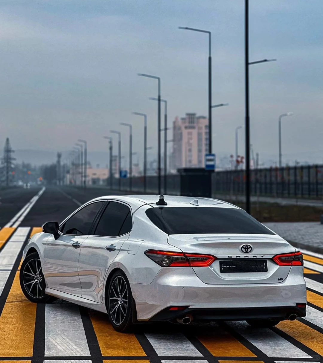 🚗8代凯美瑞：颜值与实力并存，家用轿车的天