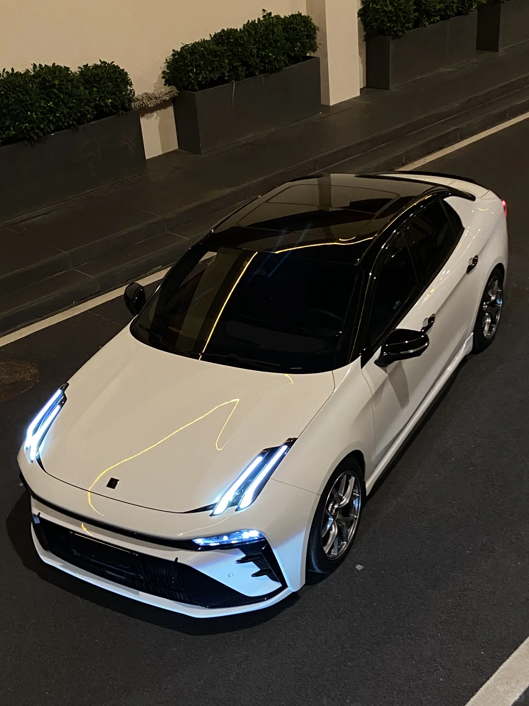 领克03白色 真很优雅