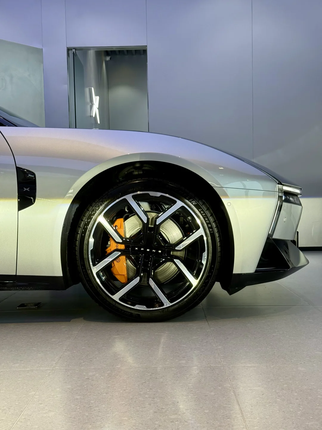 全新小鹏P7实拍｜优雅与科技并存的智能电轿