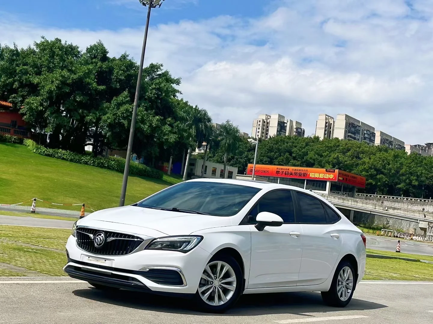 18款别克威朗三厢 20T 双离合领先型 一手车