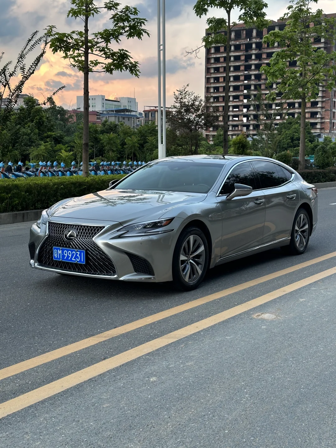 🚗情怀绝版｜雷克萨斯LS350，我的D级座驾