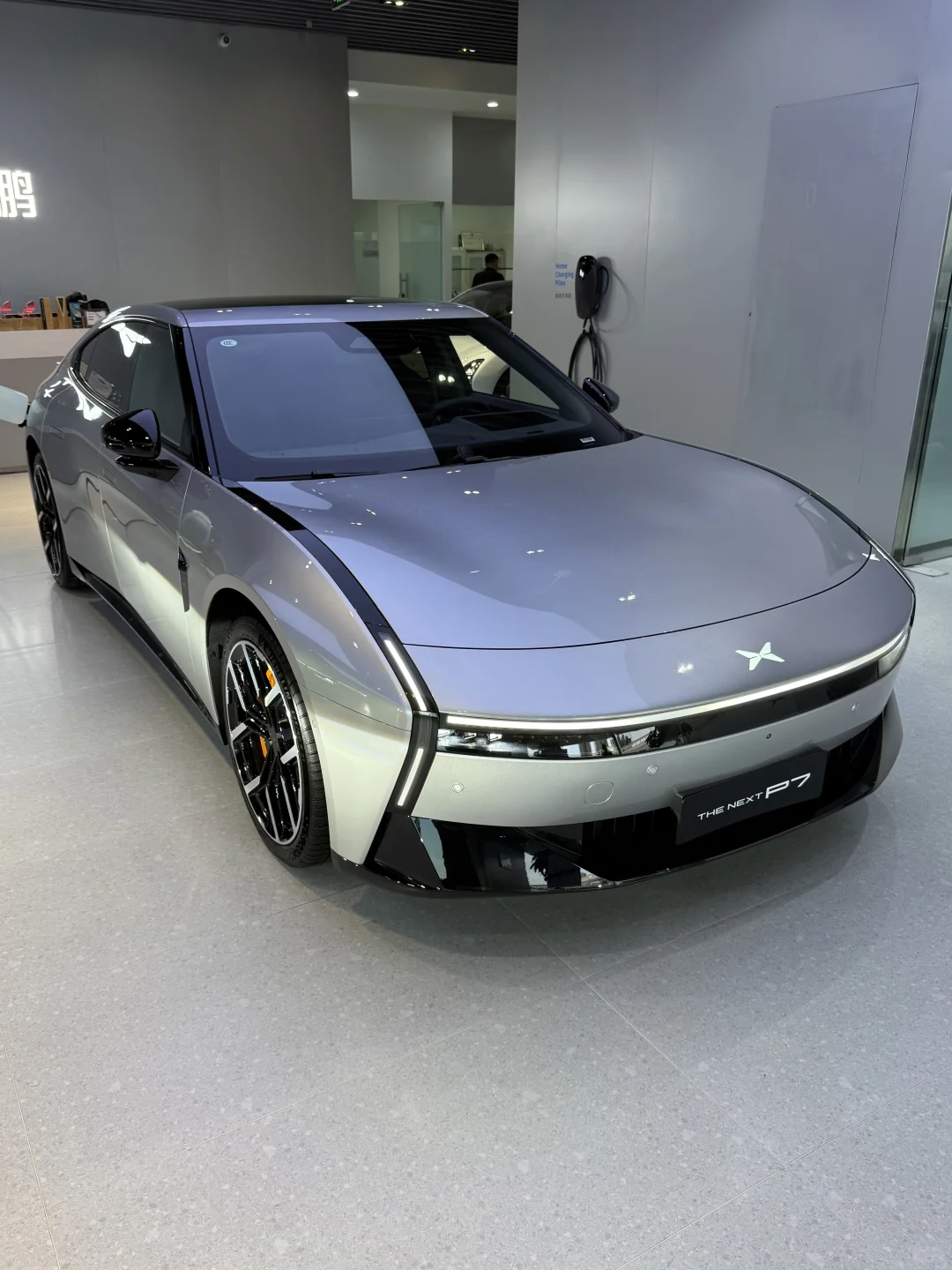 全新小鹏P7实拍｜优雅与科技并存的智能电轿