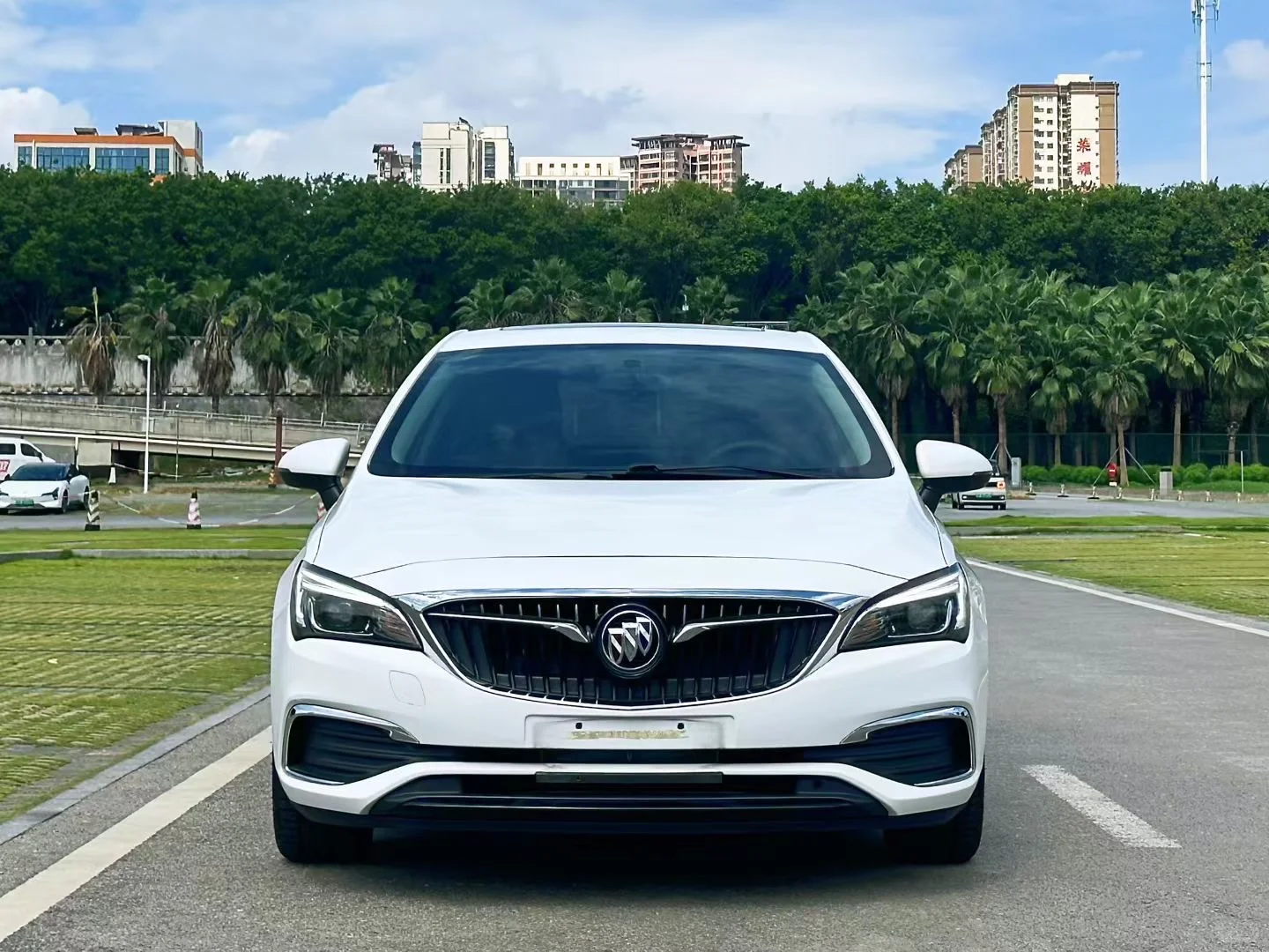 18款别克威朗三厢 20T 双离合领先型 一手车