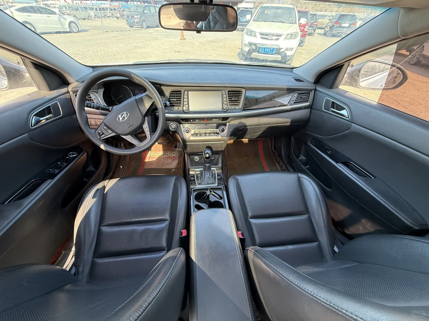 出20年现代名图，1.8L。