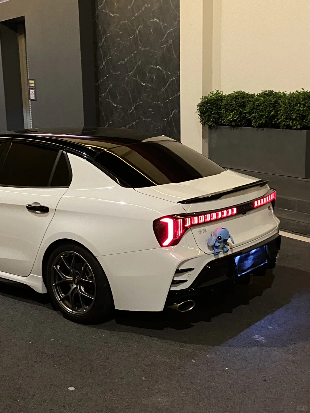 领克03白色 真很优雅