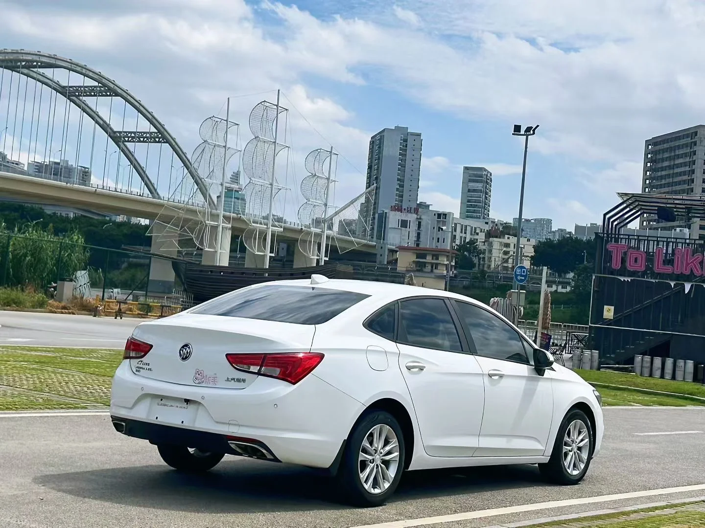 18款别克威朗三厢 20T 双离合领先型 一手车