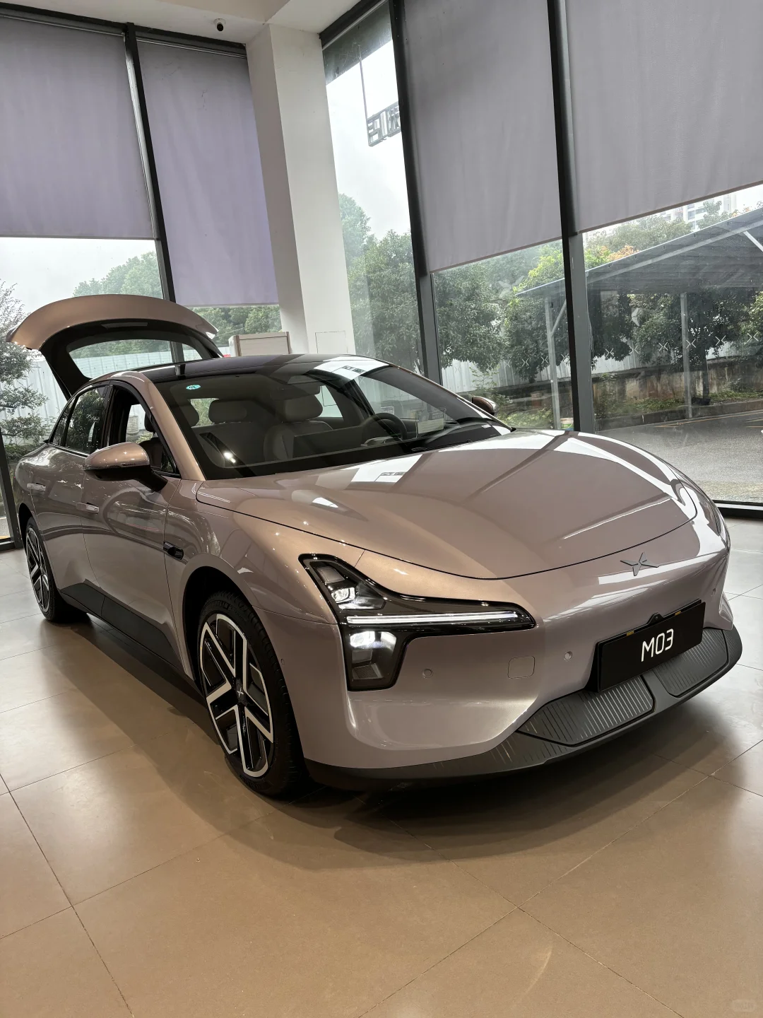 小鹏M03｜10多万的智能轿跑，真香