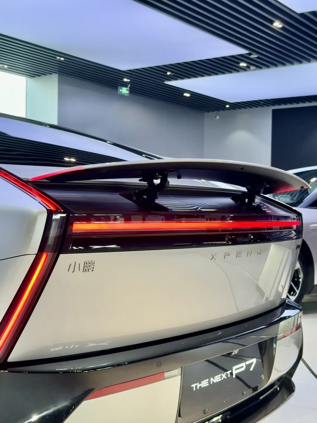 全新小鹏P7实拍｜优雅与科技并存的智能电轿