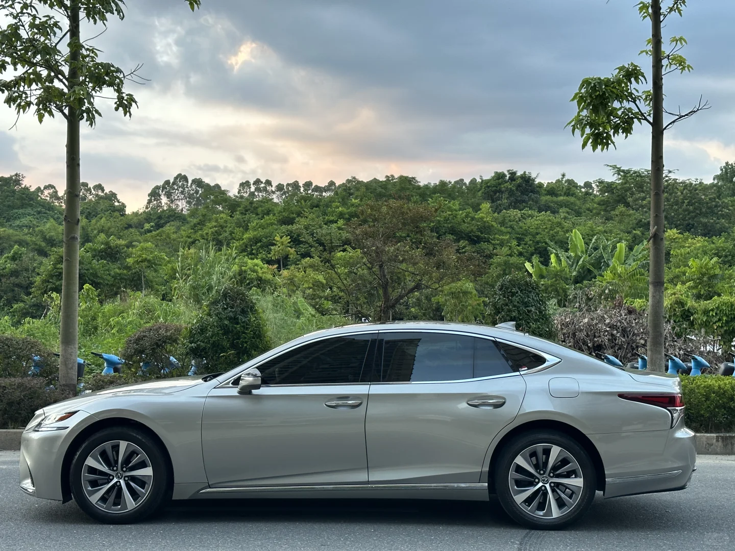 🚗情怀绝版｜雷克萨斯LS350，我的D级座驾