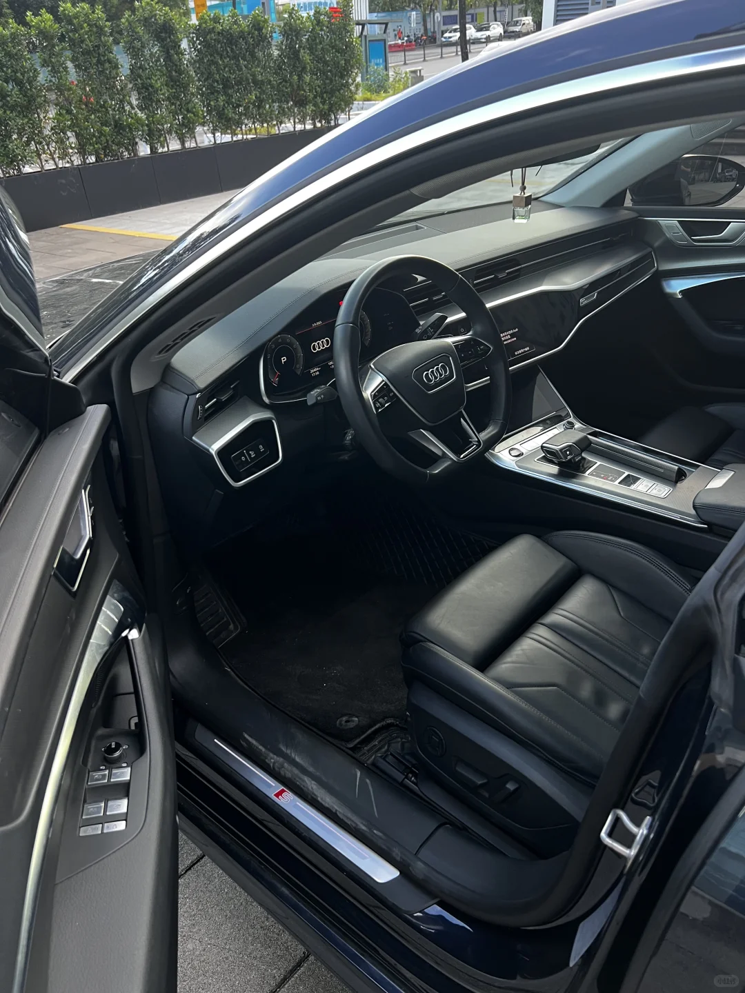全款售价15.8万🉐2023年23款奥迪A7