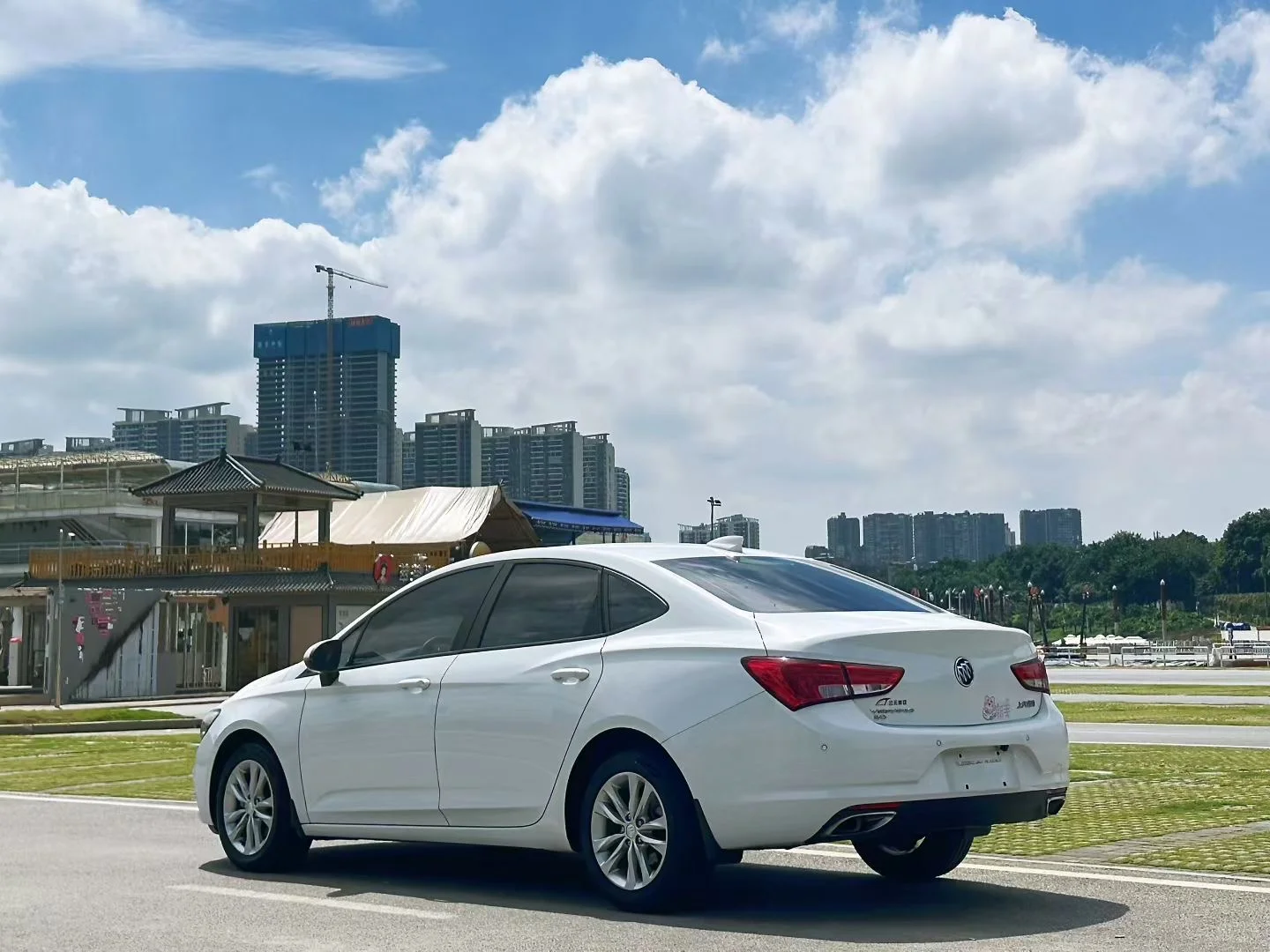 18款别克威朗三厢 20T 双离合领先型 一手车