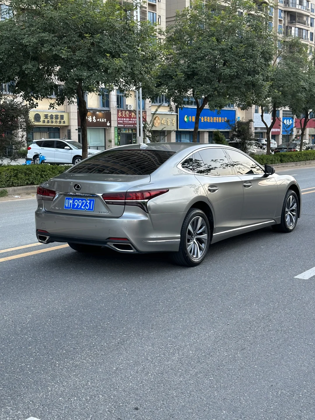 🚗情怀绝版｜雷克萨斯LS350，我的D级座驾