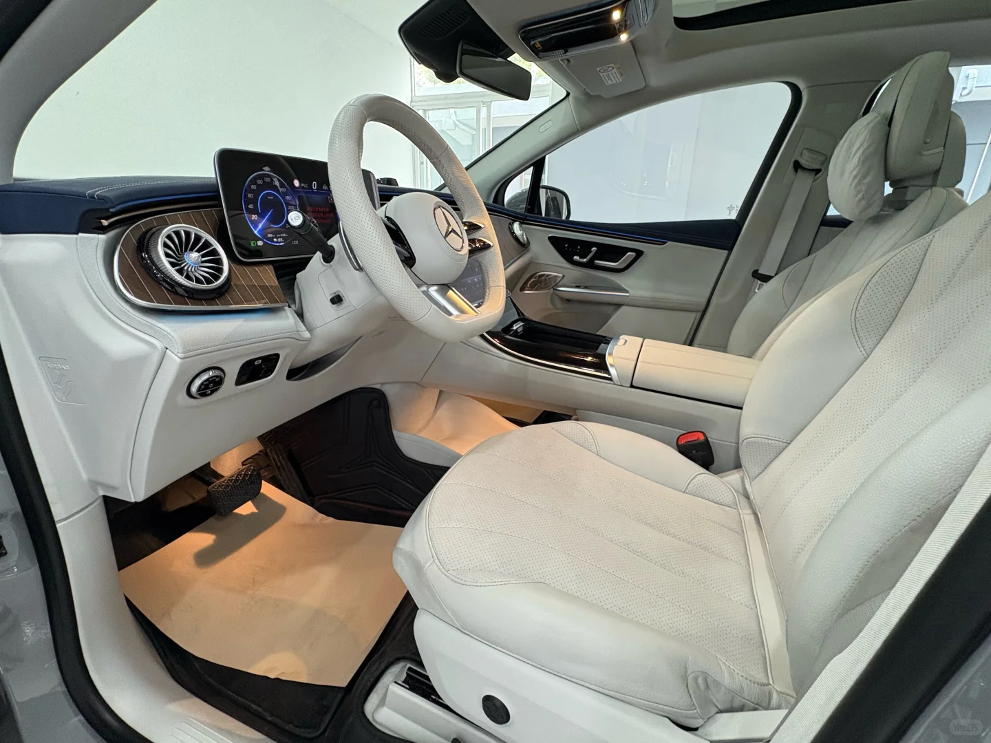 沪牌奔驰EQE SUV 2023款 350 4MATIC 豪华版