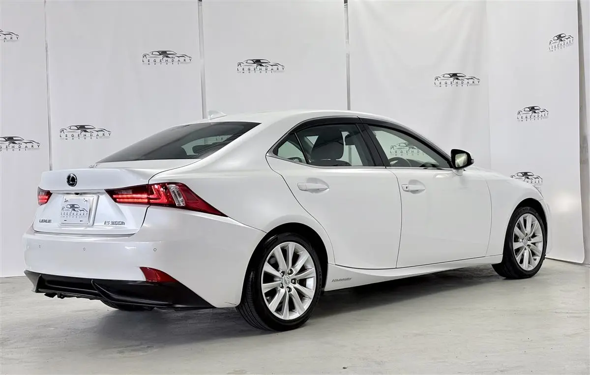 雷克萨斯IS 300H混动，盲点监测，雷达巡航