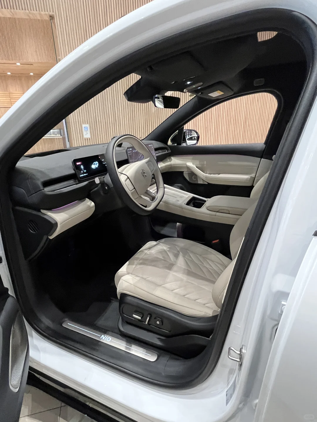 为什么蔚来EC6卖不过特斯拉和小米？