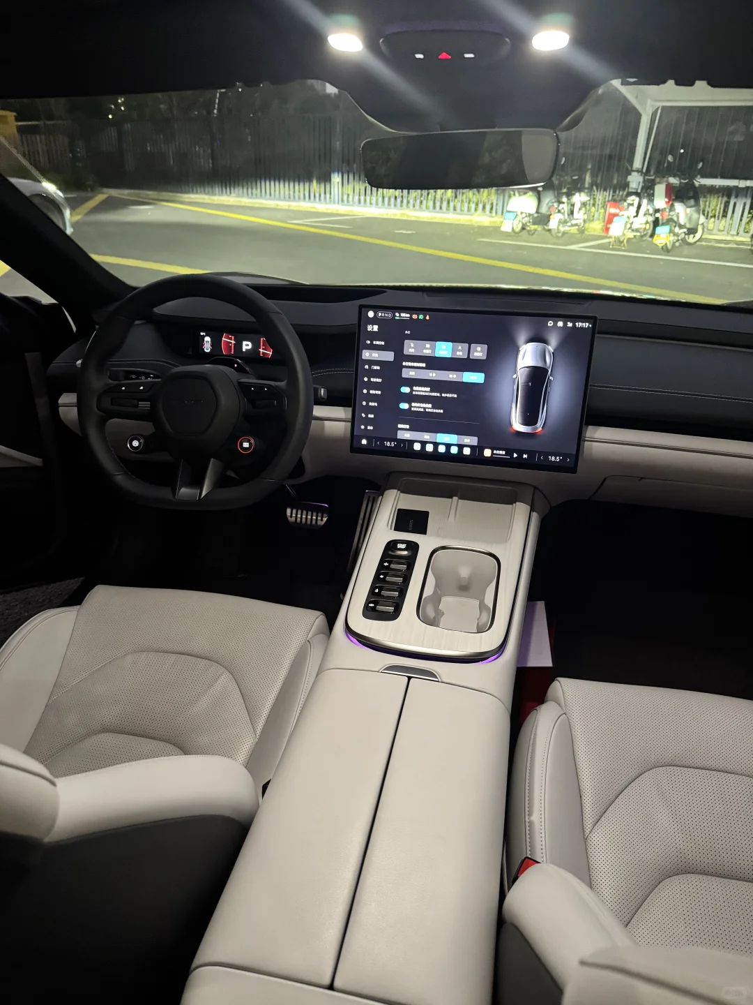 谁还没个小米 SU7 MAX 绿化带战士.