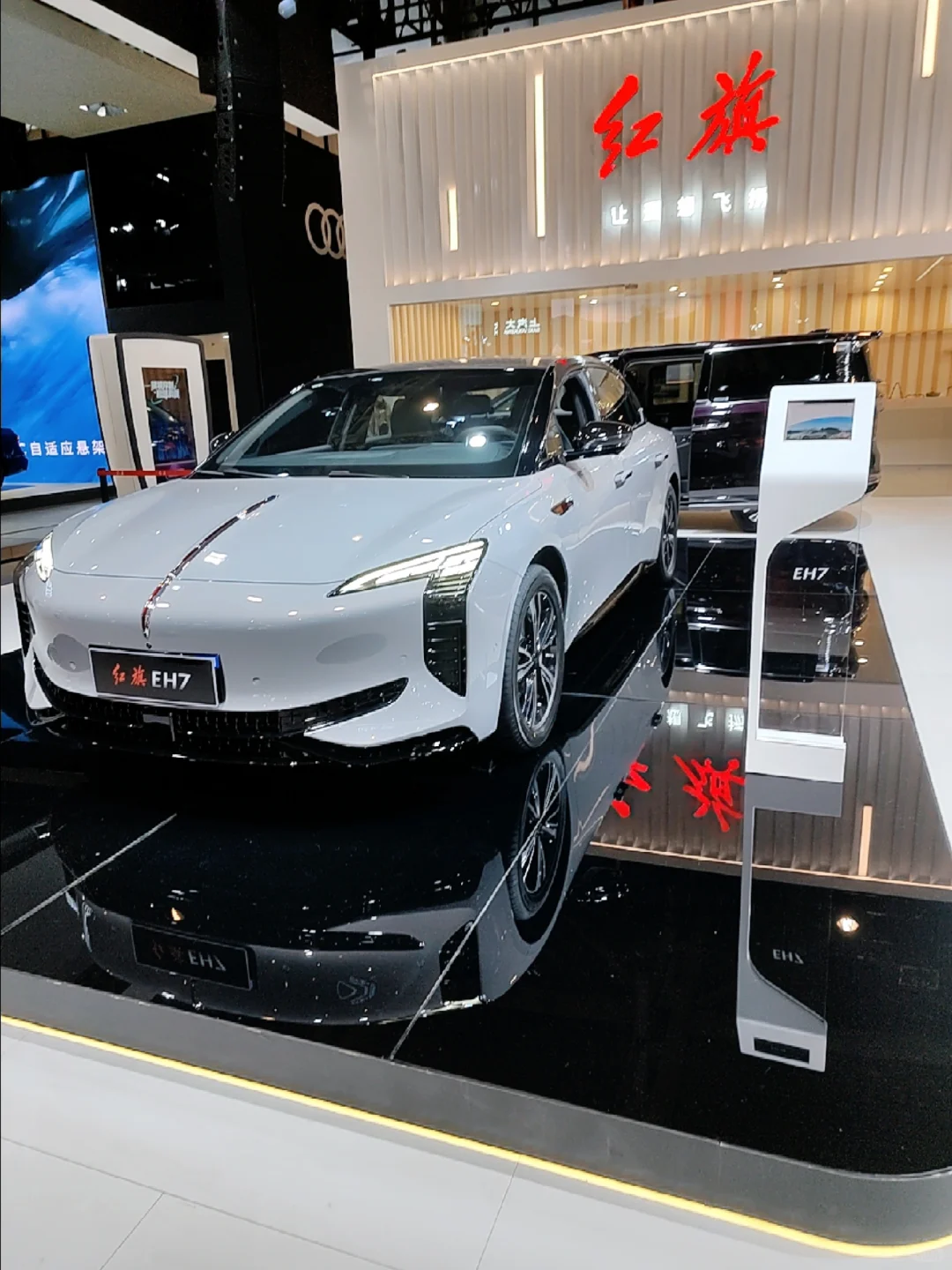 非常实用好开的一款新能源轿跑车