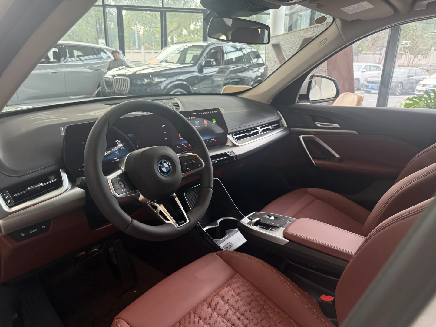 宝马iX1 eDrive25L｜15万+开走宝马SUV？真香