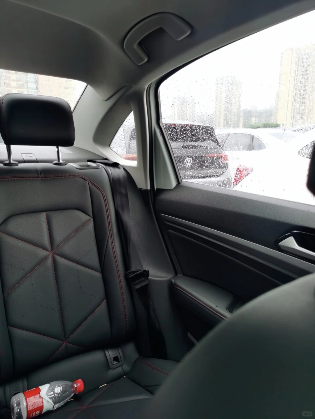 女生月入8k，买了辆10w朗逸~