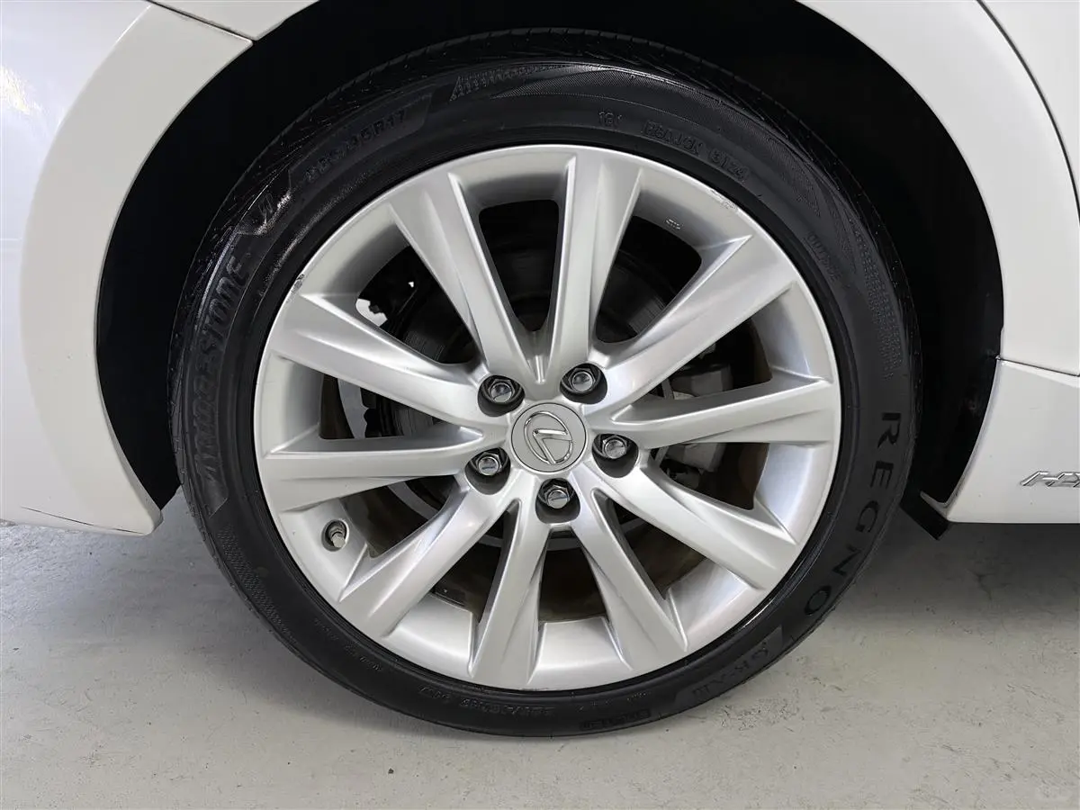 雷克萨斯IS 300H混动，盲点监测，雷达巡航