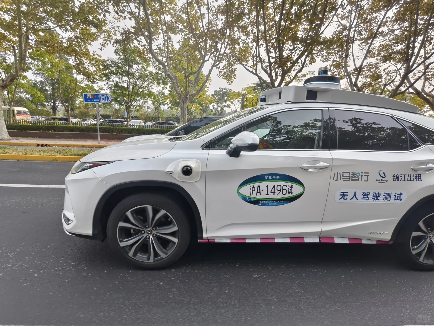 看到了上海的无人智驾，速度还很快