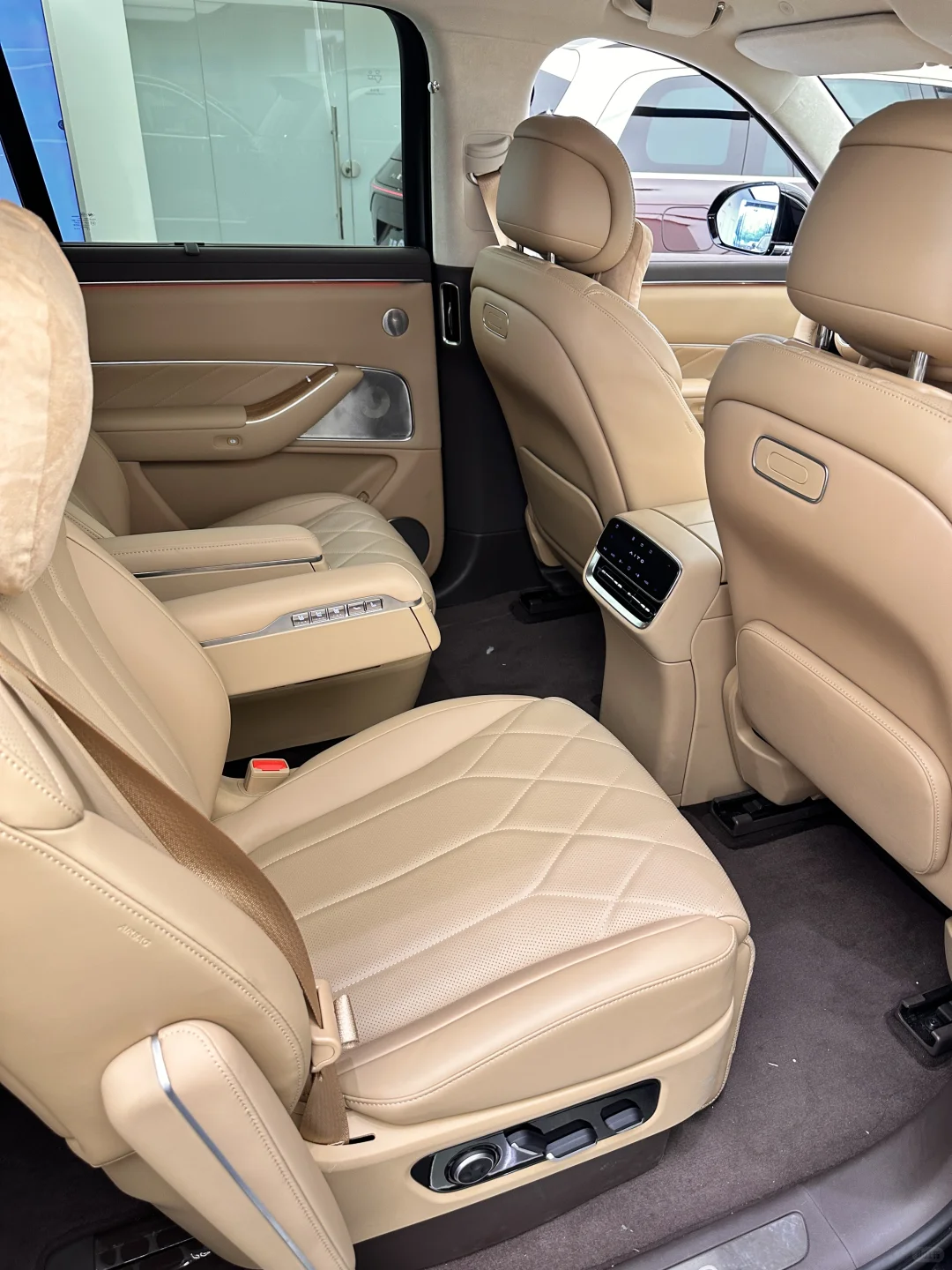 问界M8越看越喜欢，都想把我的M7换了