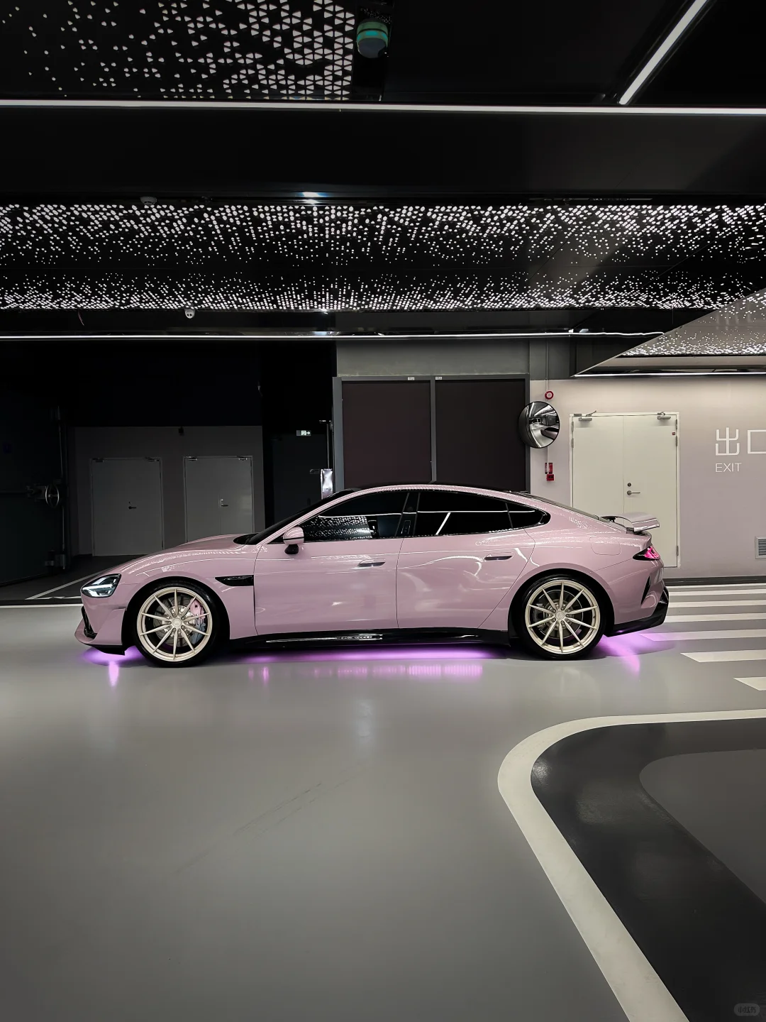 15万提的二手su7，再花几k贴个颜色，大家觉得