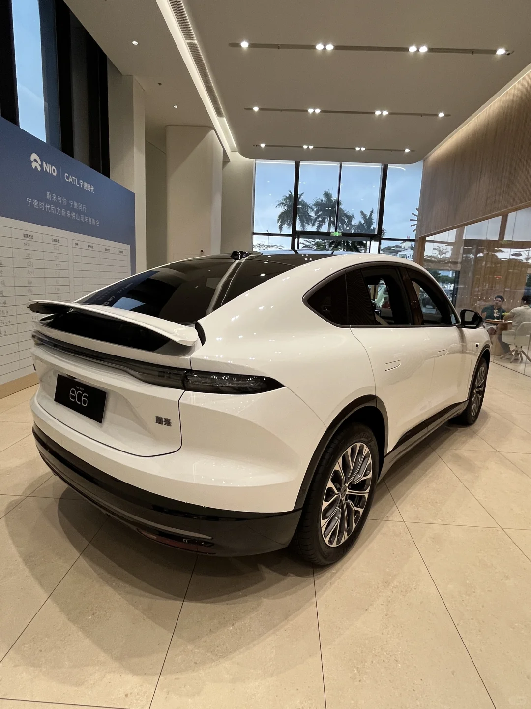 为什么蔚来EC6卖不过特斯拉和小米？