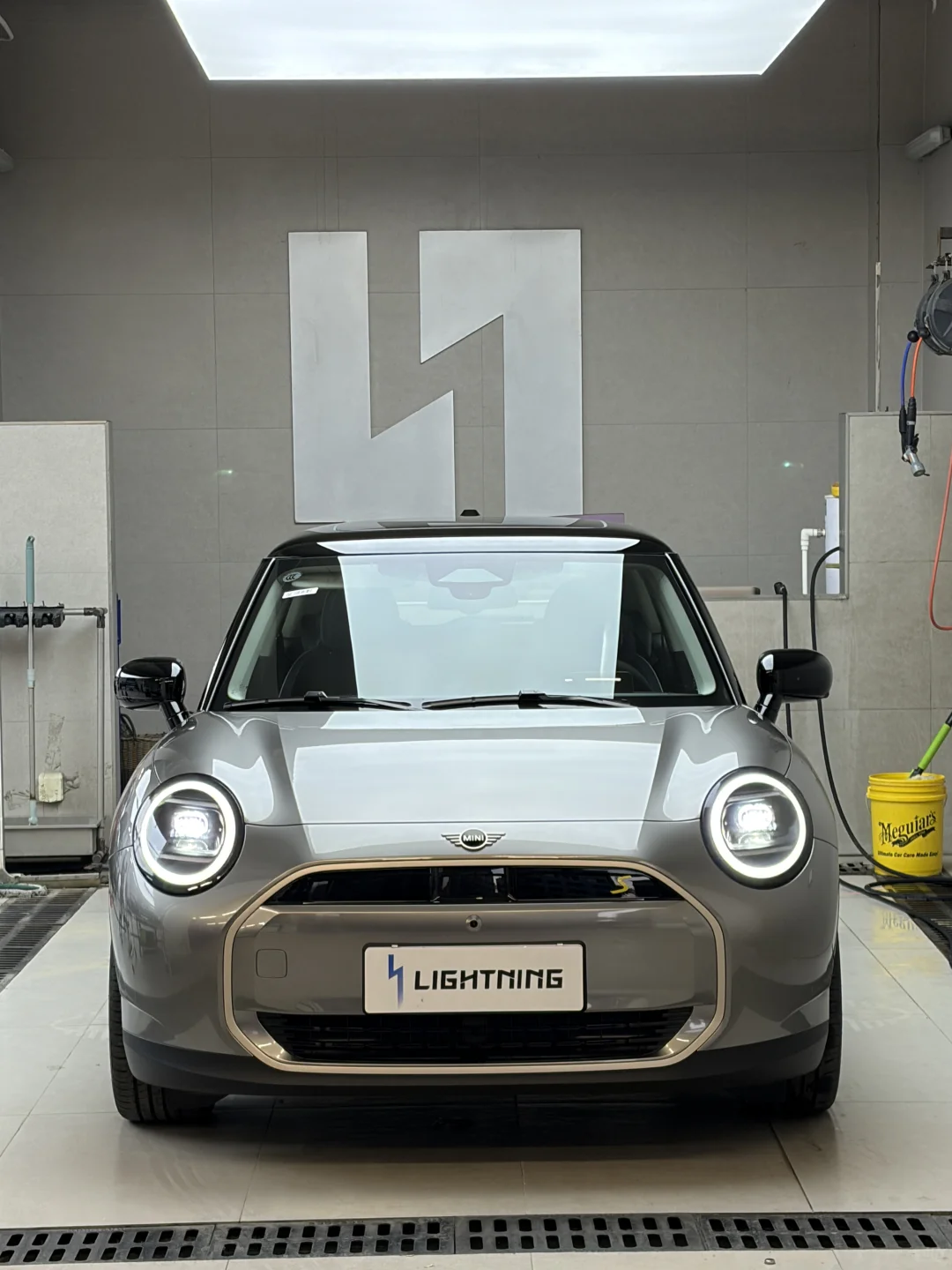 找到了电动minicooper的本命色了！！！