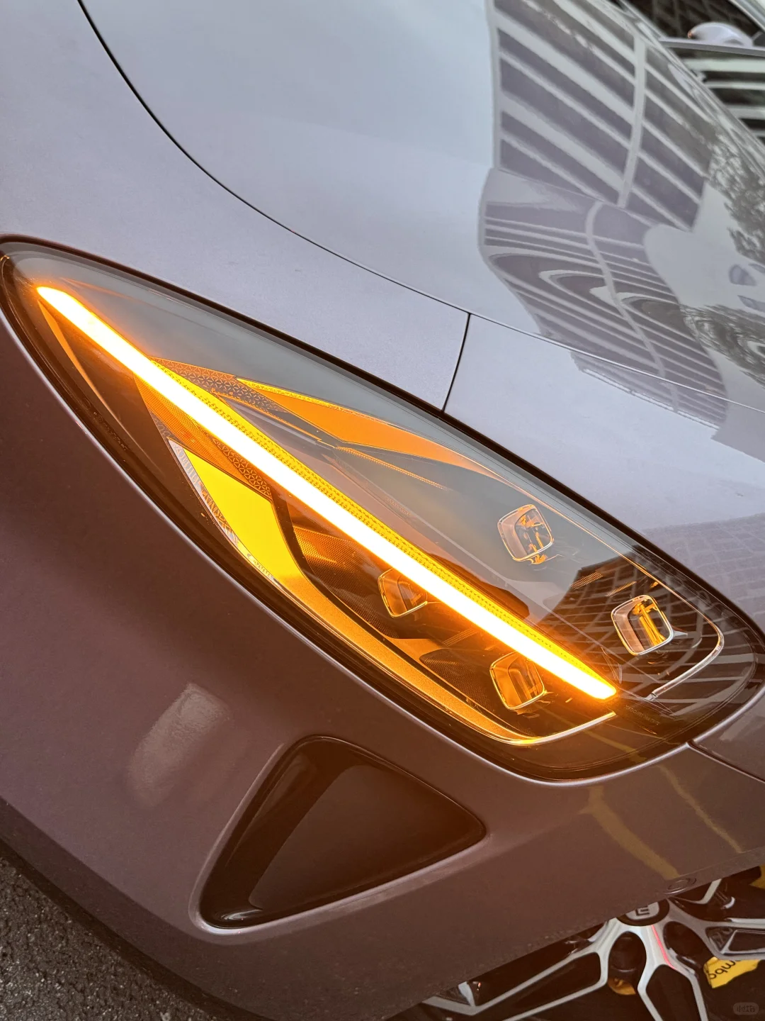 谁还没个小米 SU7 MAX 绿化带战士.