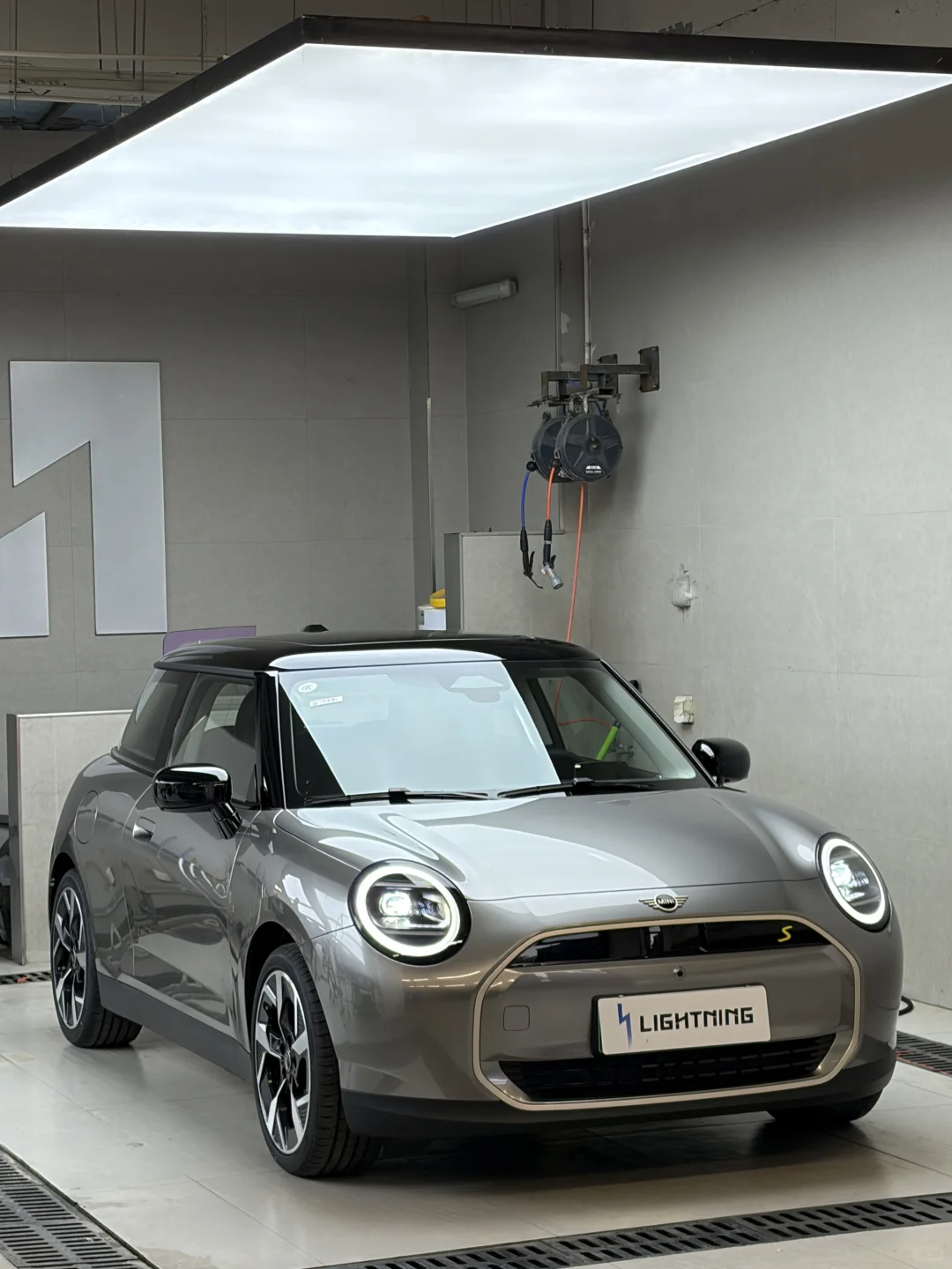 找到了电动minicooper的本命色了！！！