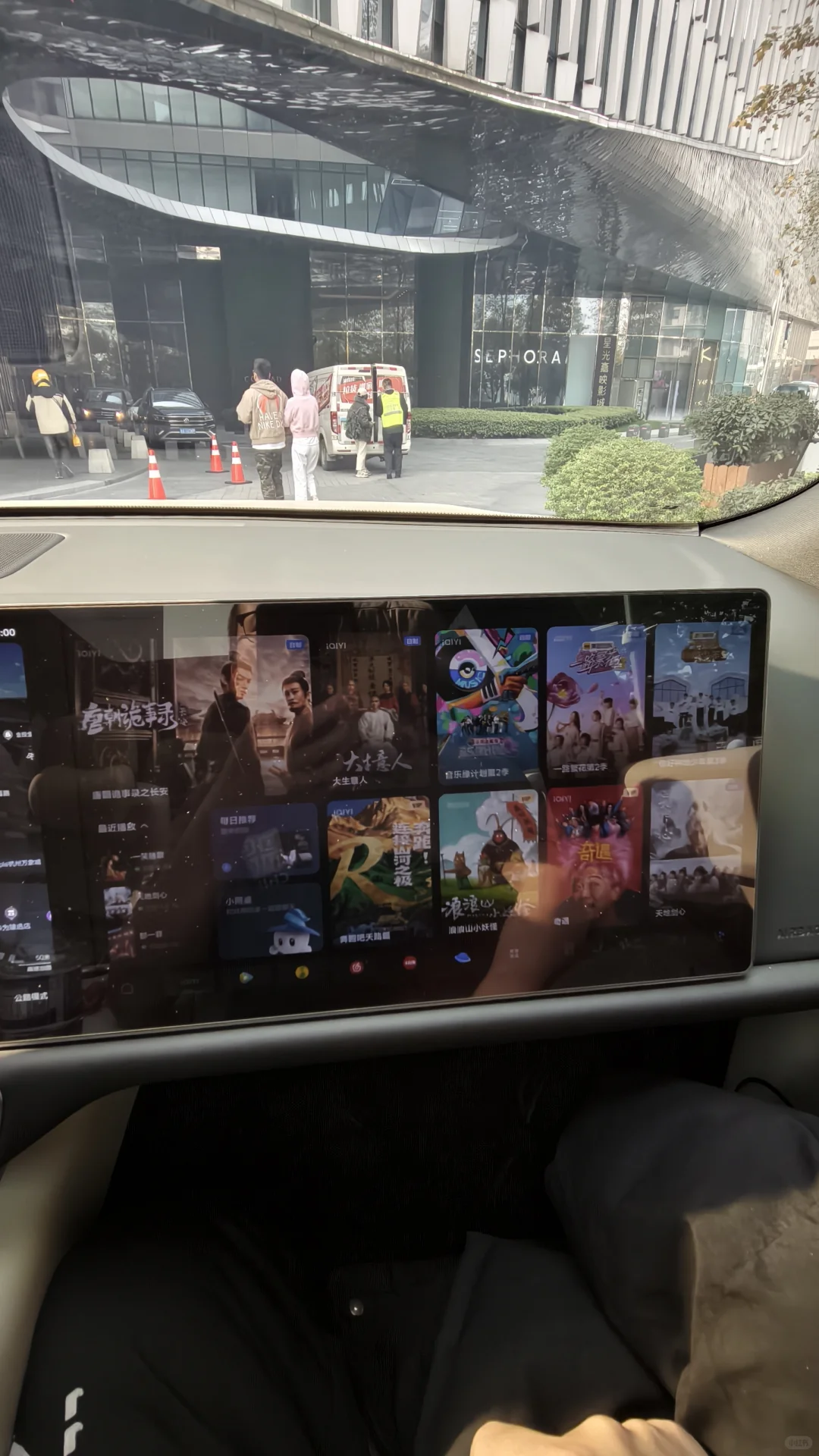 大型suv倒车入库 城市道路行驶 加油