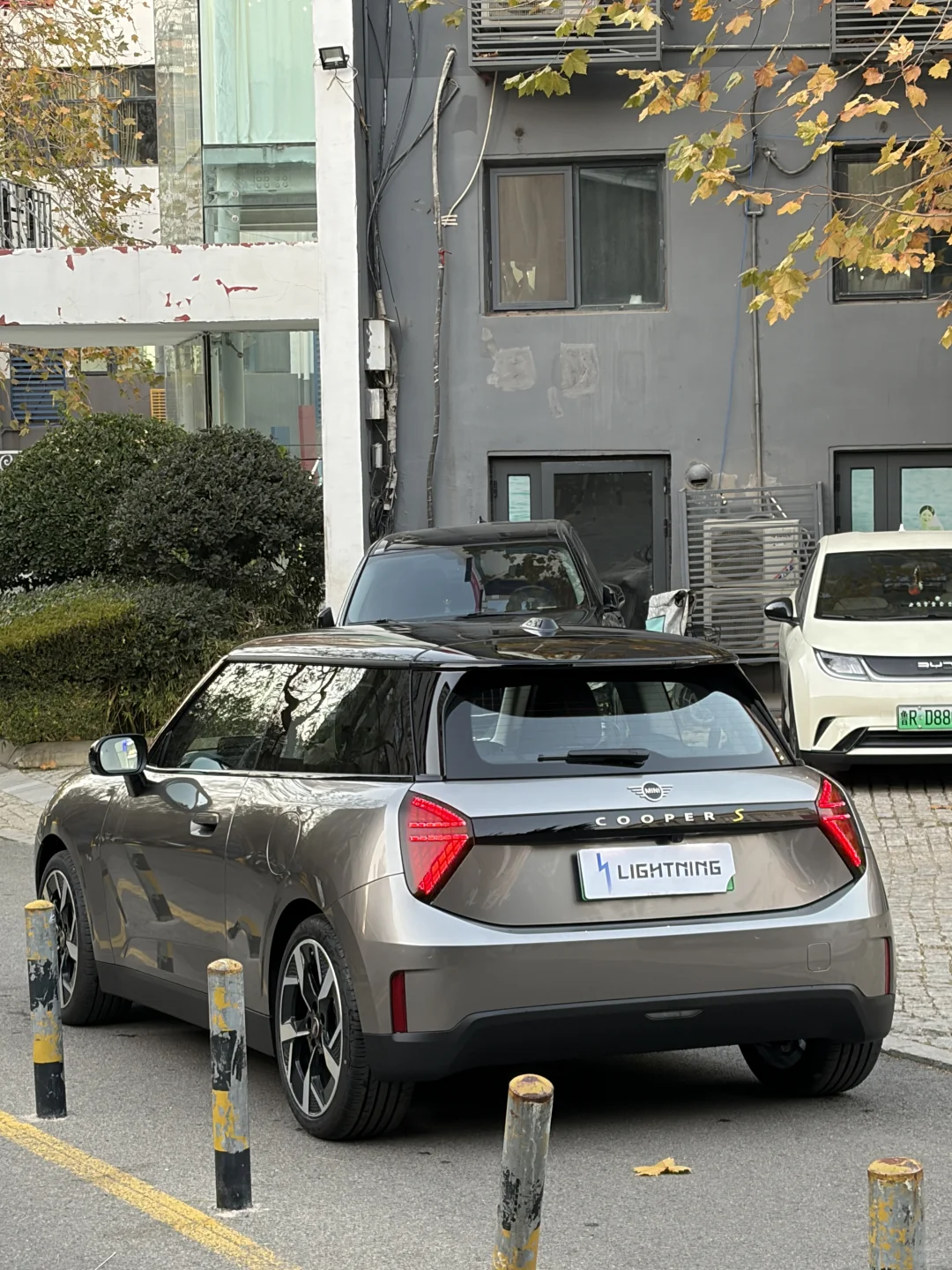 找到了电动minicooper的本命色了！！！