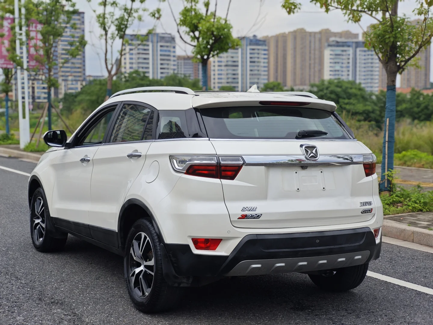 一万多家用suv