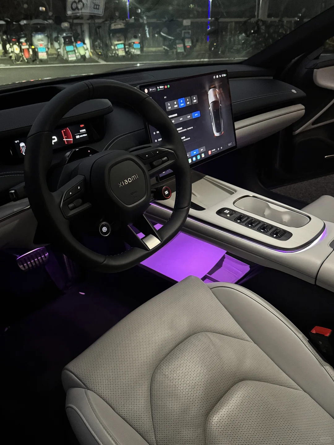 谁还没个小米 SU7 MAX 绿化带战士.