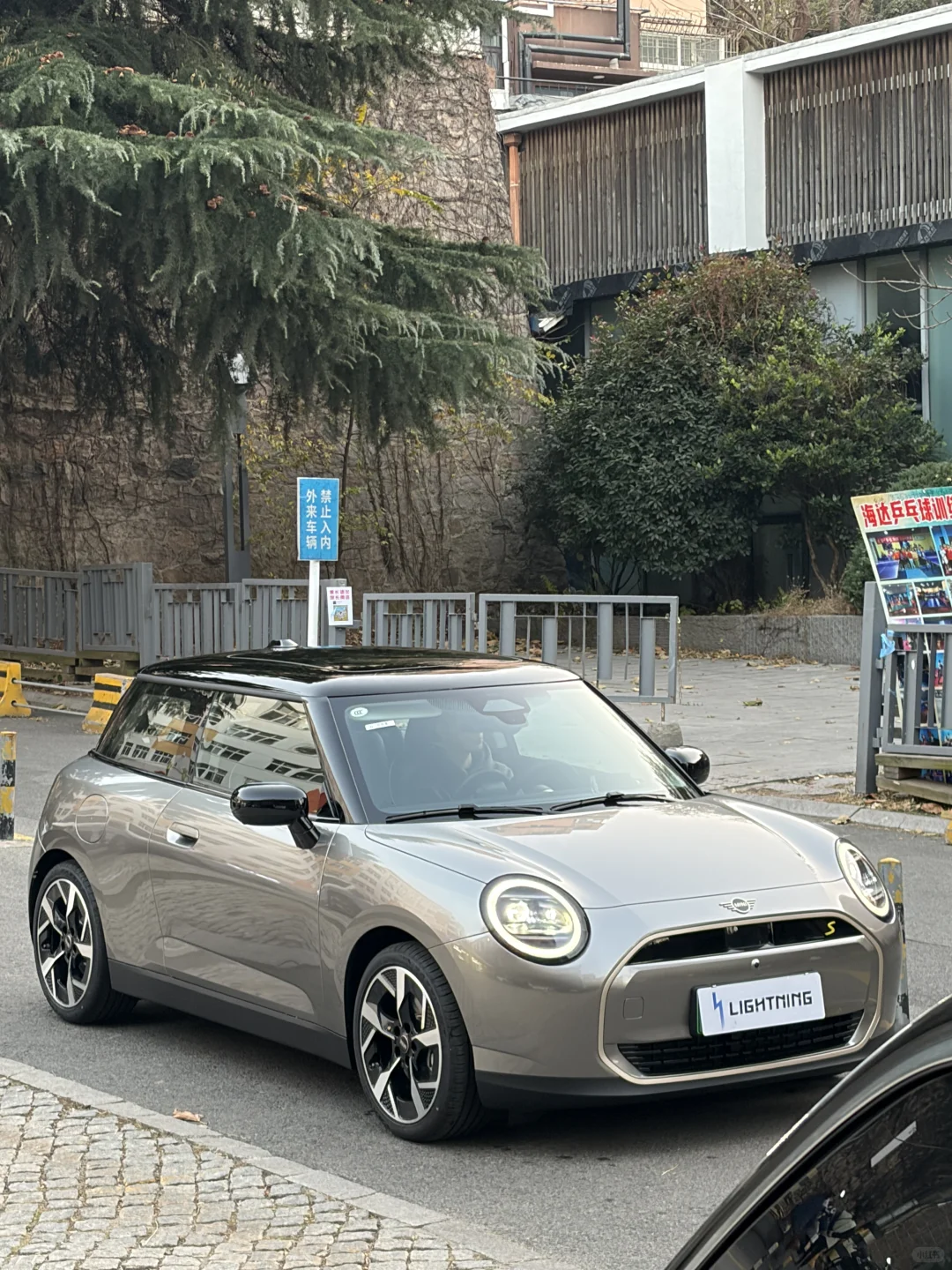 找到了电动minicooper的本命色了！！！