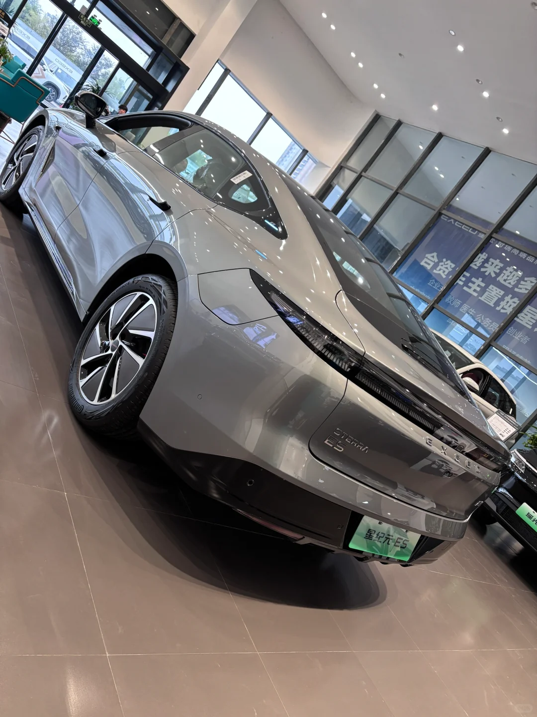 星纪元 ES 封神！15 万级电轿真卷王✨