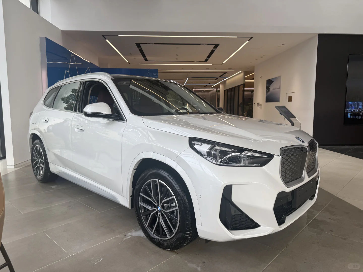 宝马iX1 eDrive25L｜15万+开走宝马SUV？真香