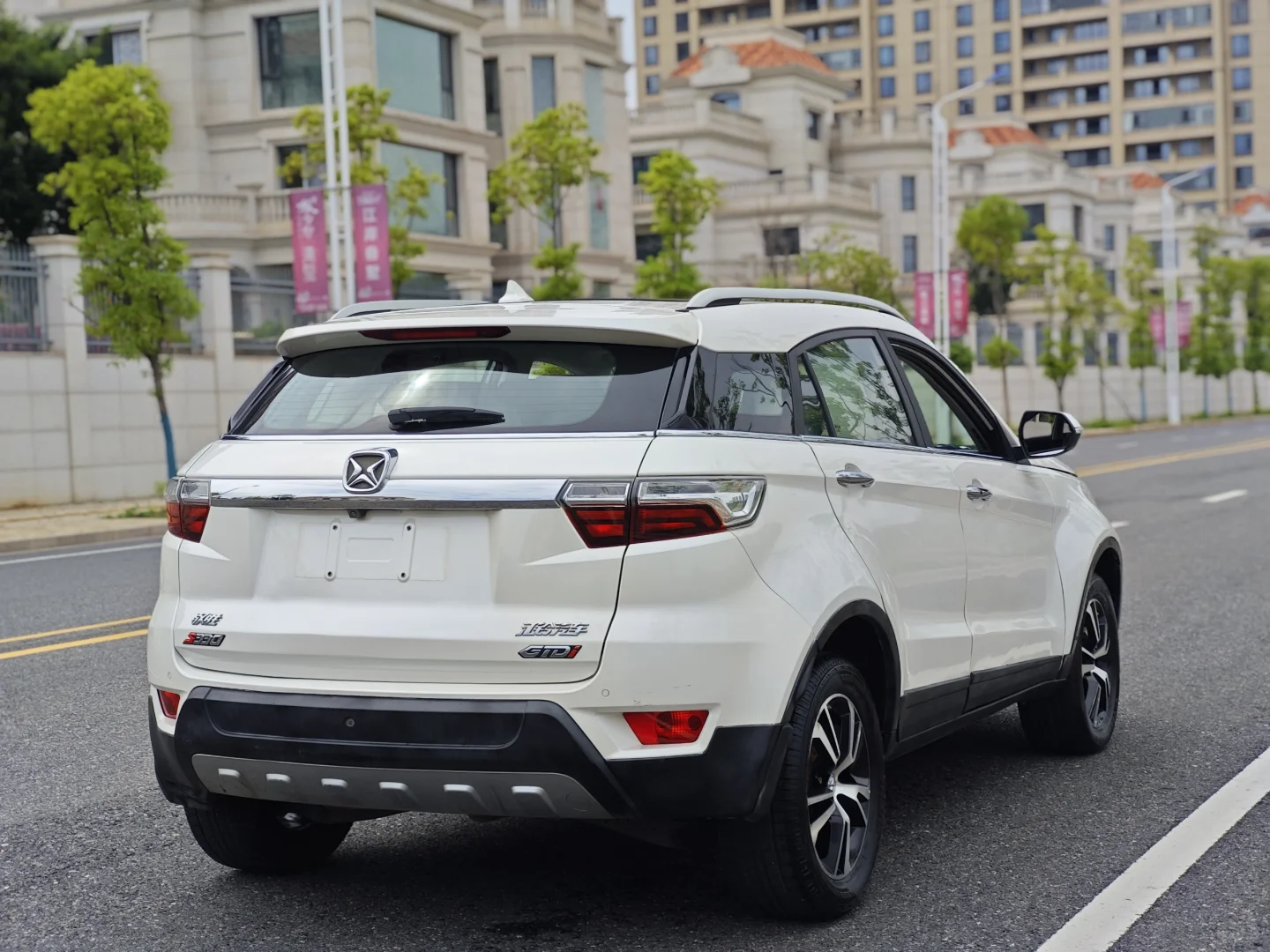 一万多家用suv