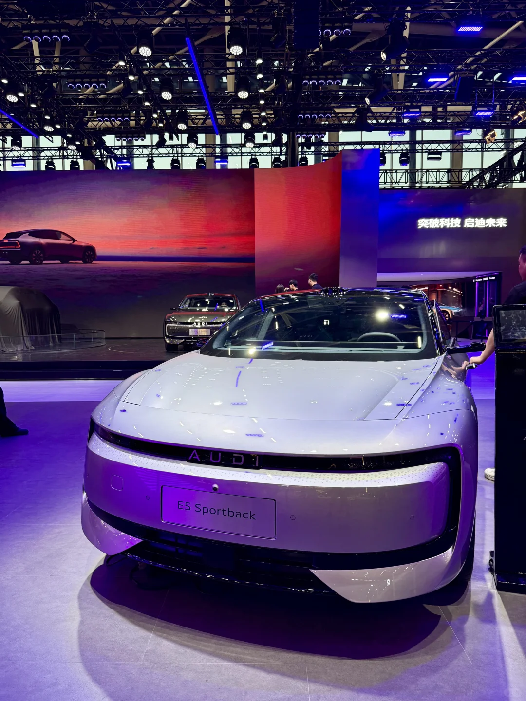 看奥迪新电动，直接被郑钦文同款戳中！