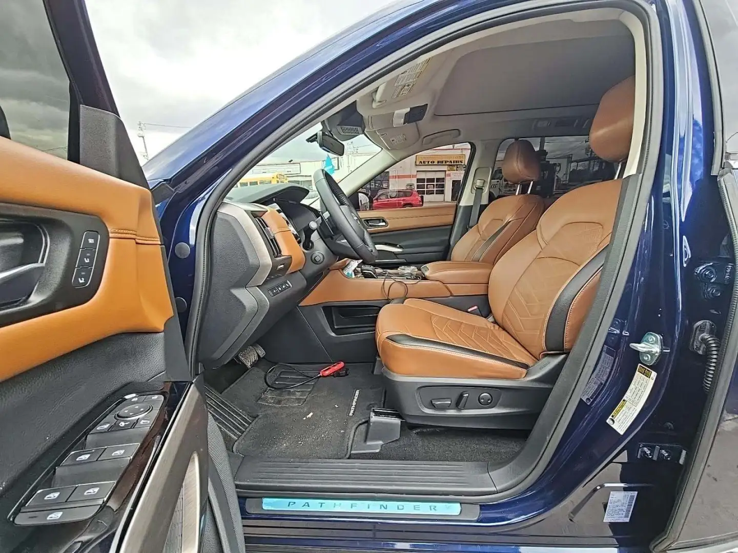 纽约2023款日产 探路者 三排豪华SUV