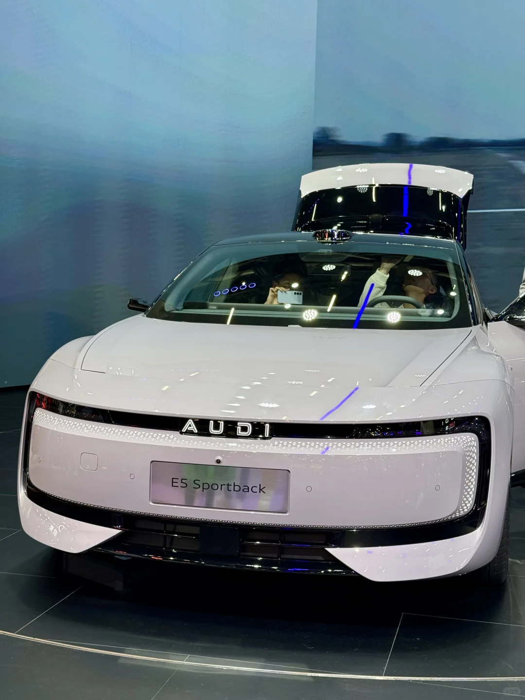 看奥迪新电动，直接被郑钦文同款戳中！