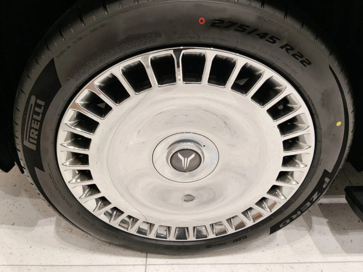 岚图泰山SUV实拍｜这设计感直接戳中审美心