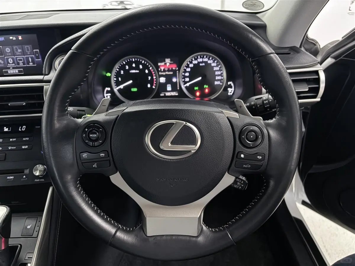 雷克萨斯IS 300H混动，盲点监测，雷达巡航